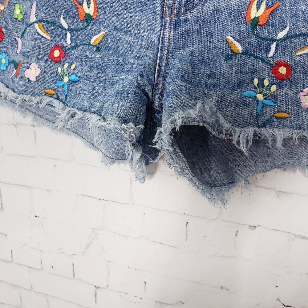Boston Proper VTG Floral Embroidered Denim Shorts Size 6 Festival Boho Cut Off - Picture 4 of 9